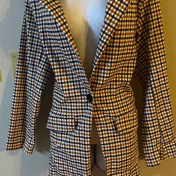 Blazer - Picture 5 of 5